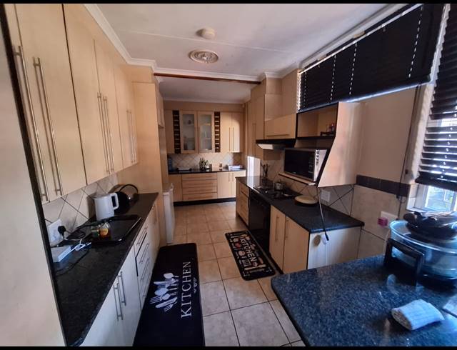 4 BEDROOM HOUSE FOR SALE IN VANDERBIJLPARK SW 5